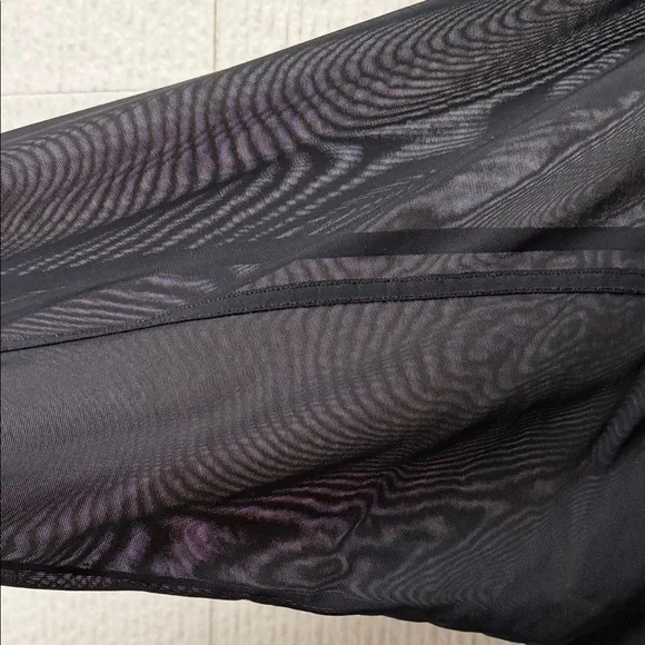 ALO Yoga Women's sheer Utility Jacket in Black - Picture 2 of 6